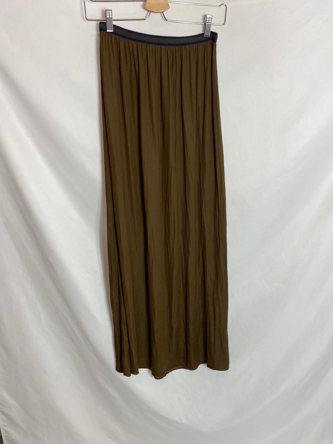 ZARA. Falda larga satinada. T.S