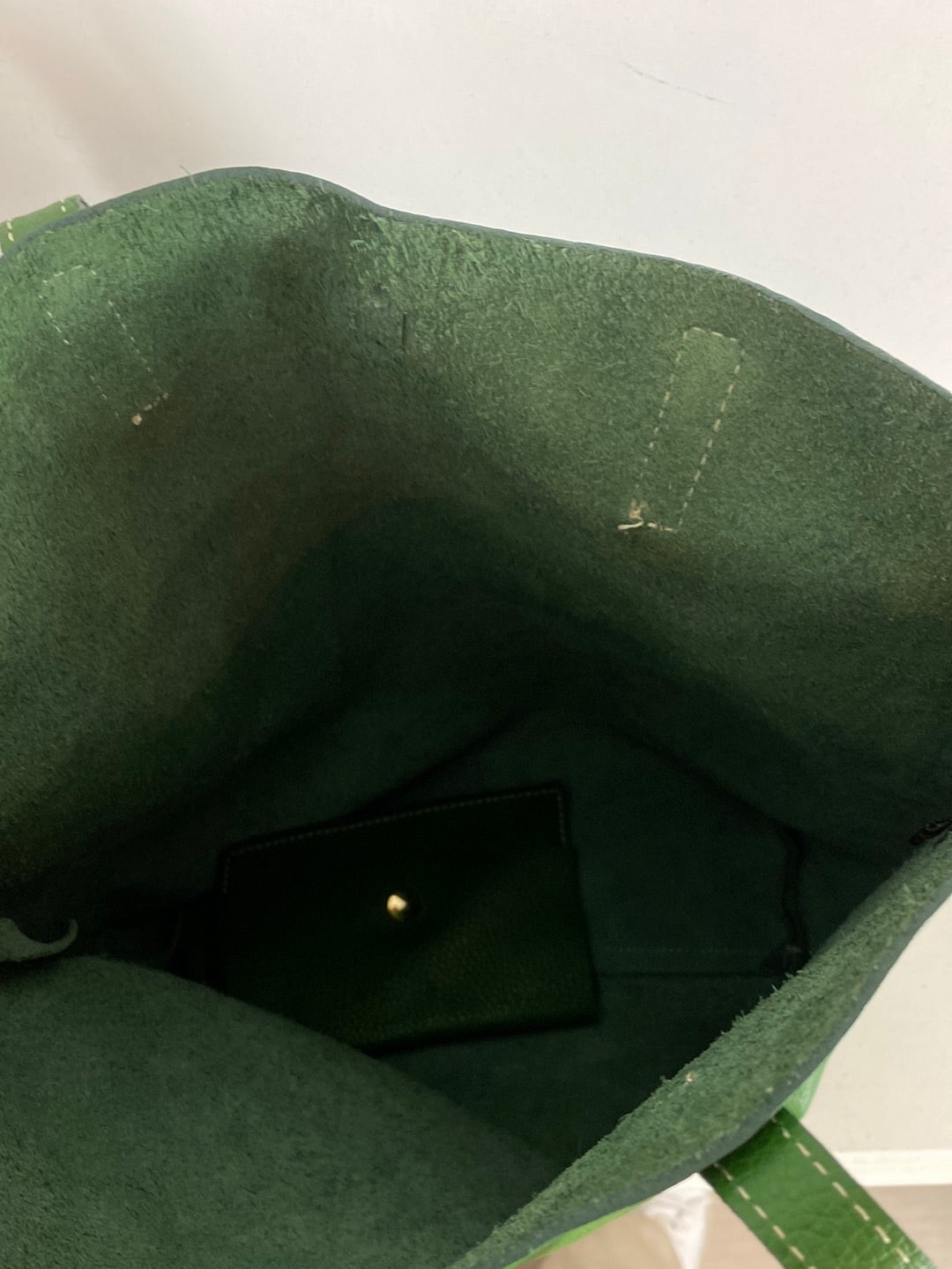 OTRAS. Bolso de hombro verde