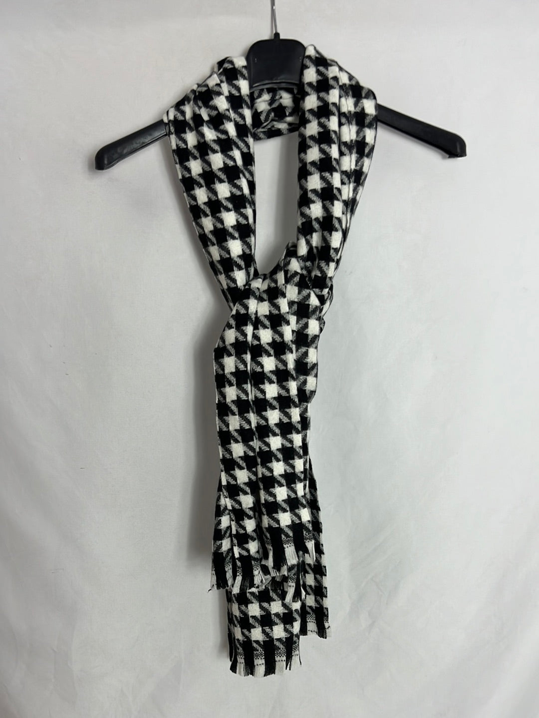 OTRAS. Bufanda cuadros negra y blanca. T U