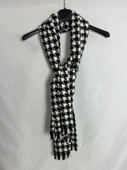 OTRAS. Bufanda cuadros negra y blanca. T U