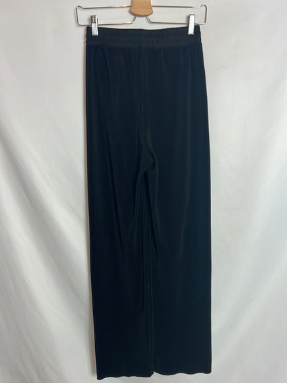 MANGO. Pantalón plisado negro. T XS