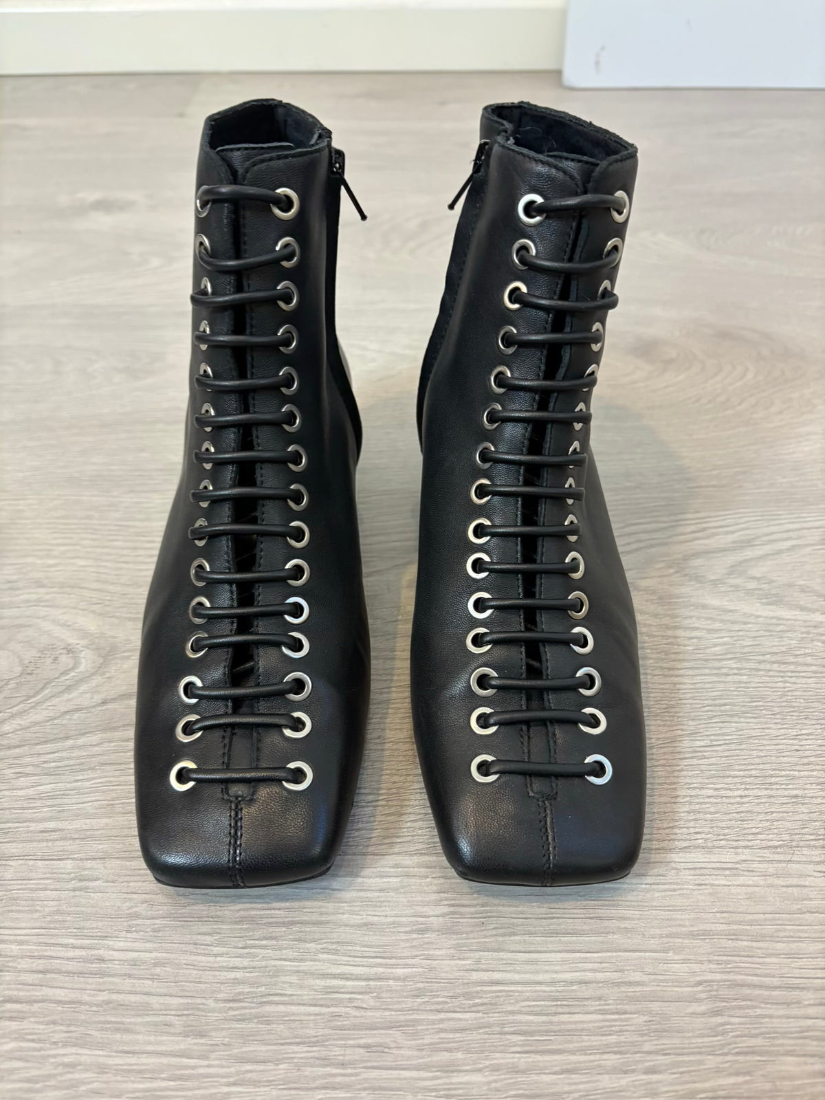 ZARA. Botines piel con cordones. T 38