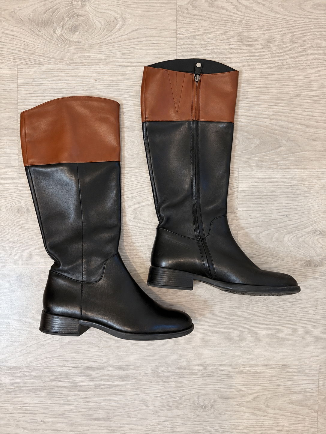 GEOX. Botas piel negras detalle marrón. T 39,5