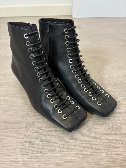 ZARA. Botines piel con cordones. T 38