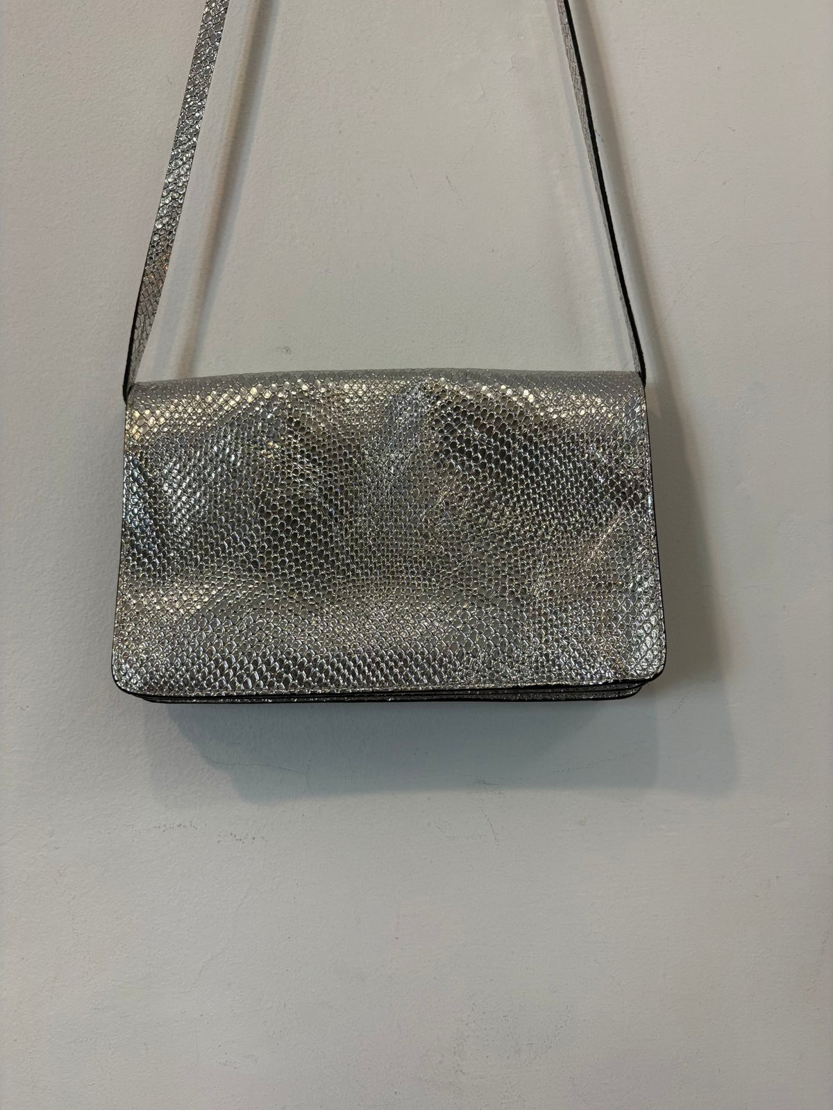 & OTHER STORIES. Bolso plateado textura