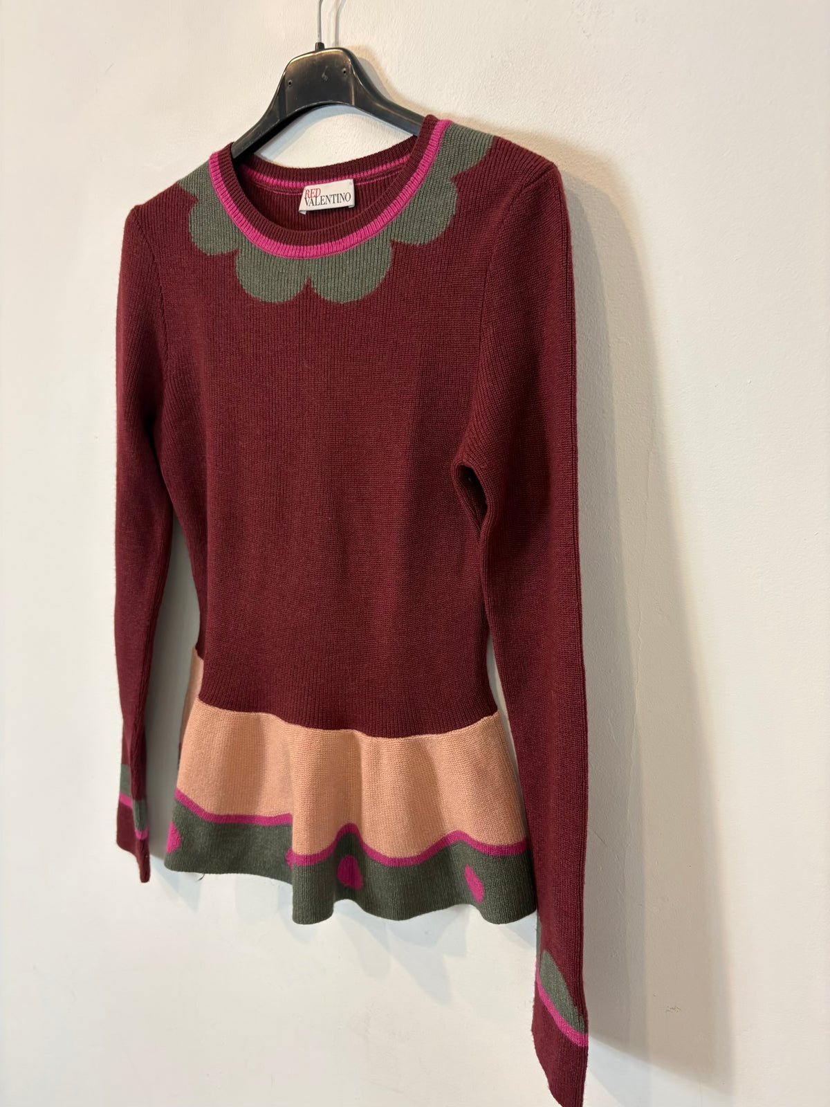 RED VALENTINO. Jersey burdeos detalle cintura