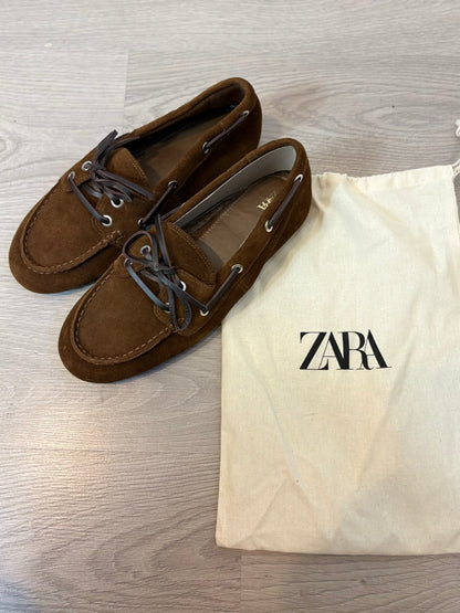 ZARA. Náuticos de ante marrón chocolate. T 38