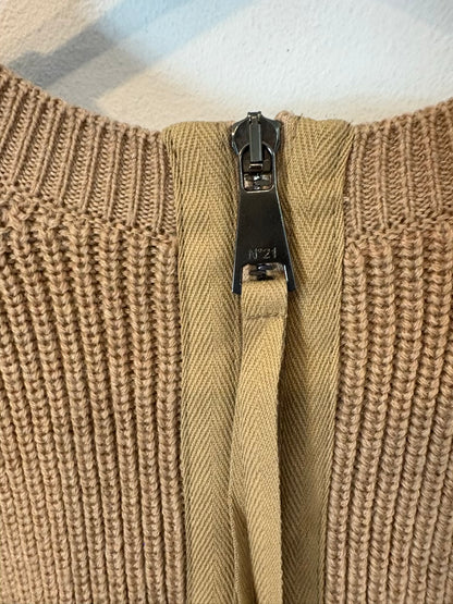 Nº 21. Jersey lana  camel detalle mangas
