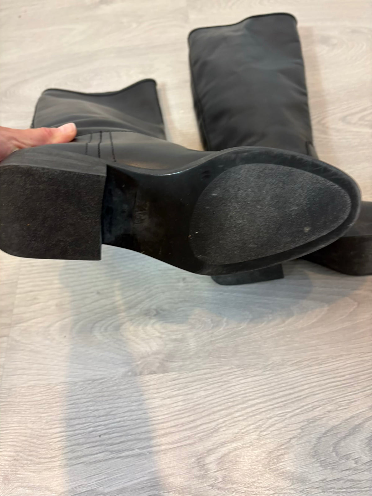 ZARA. Botas altas piel negras. T 38