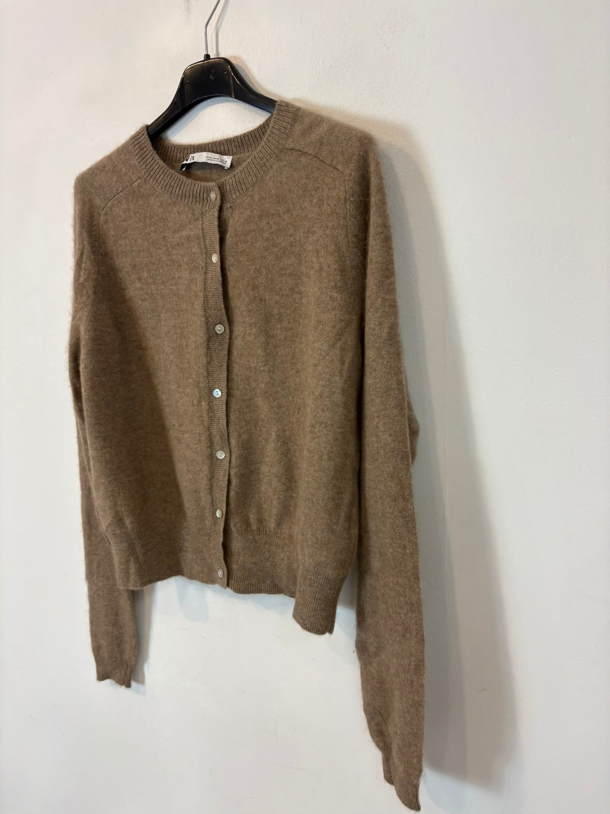ZARA. Cárdigan beige tostado