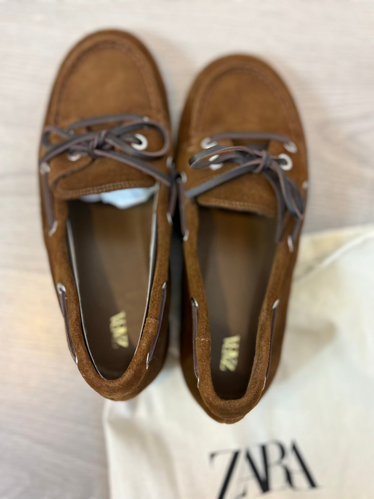 ZARA. Náuticos de ante marrón chocolate. T 38