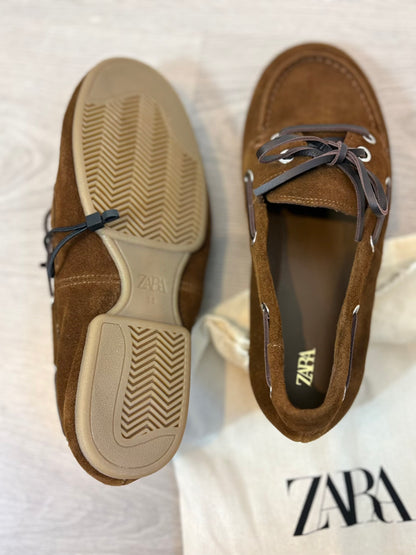 ZARA. Náuticos de ante marrón chocolate. T 38