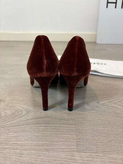 UTERQÜE. Tacones terciopelo caldero. T 39