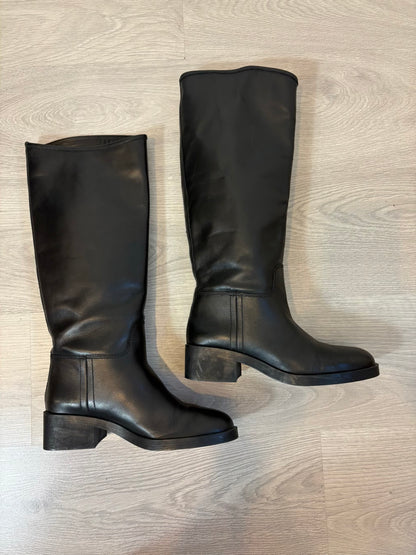 ZARA. Botas altas piel negras. T 38