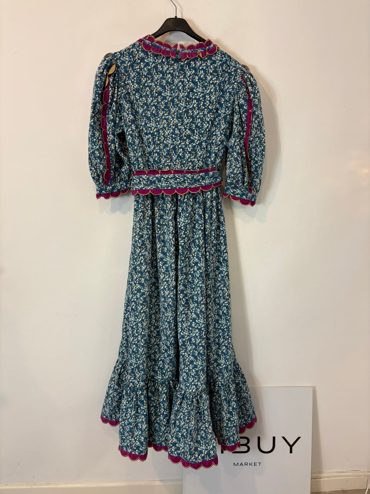 CELIA B. Vestido estampado con detalles