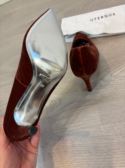 UTERQÜE. Tacones terciopelo caldero. T 39