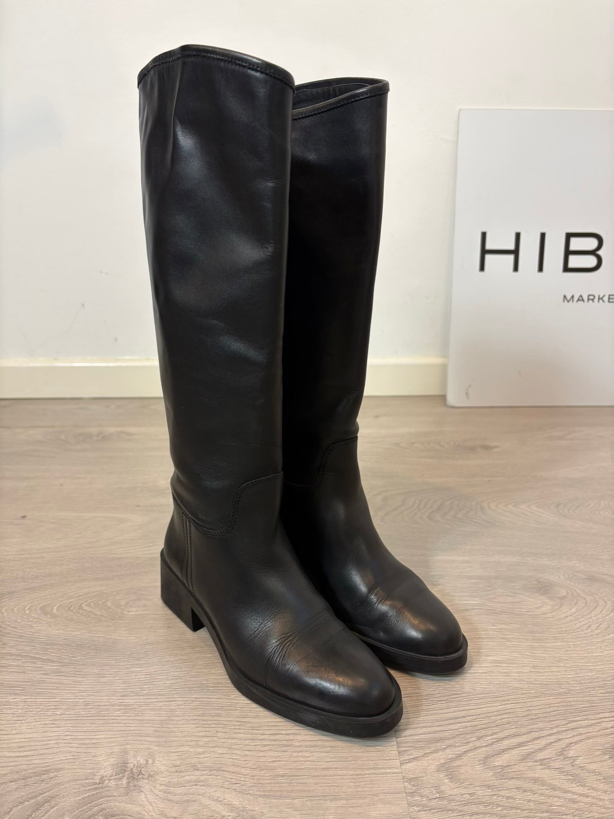 ZARA. Botas altas piel negras. T 38