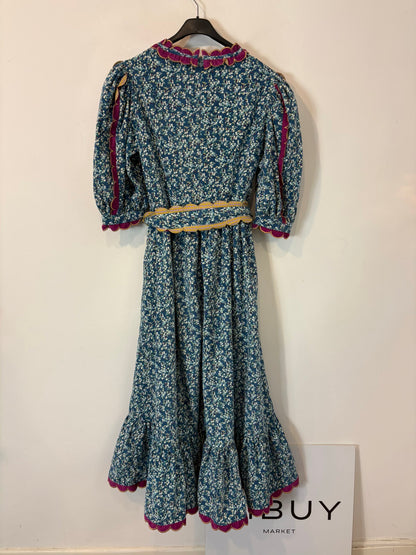 CELIA B. Vestido estampado con detalles