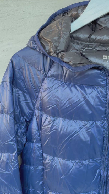 UNIQLO. Ultralight blue down jacket with hood. TM