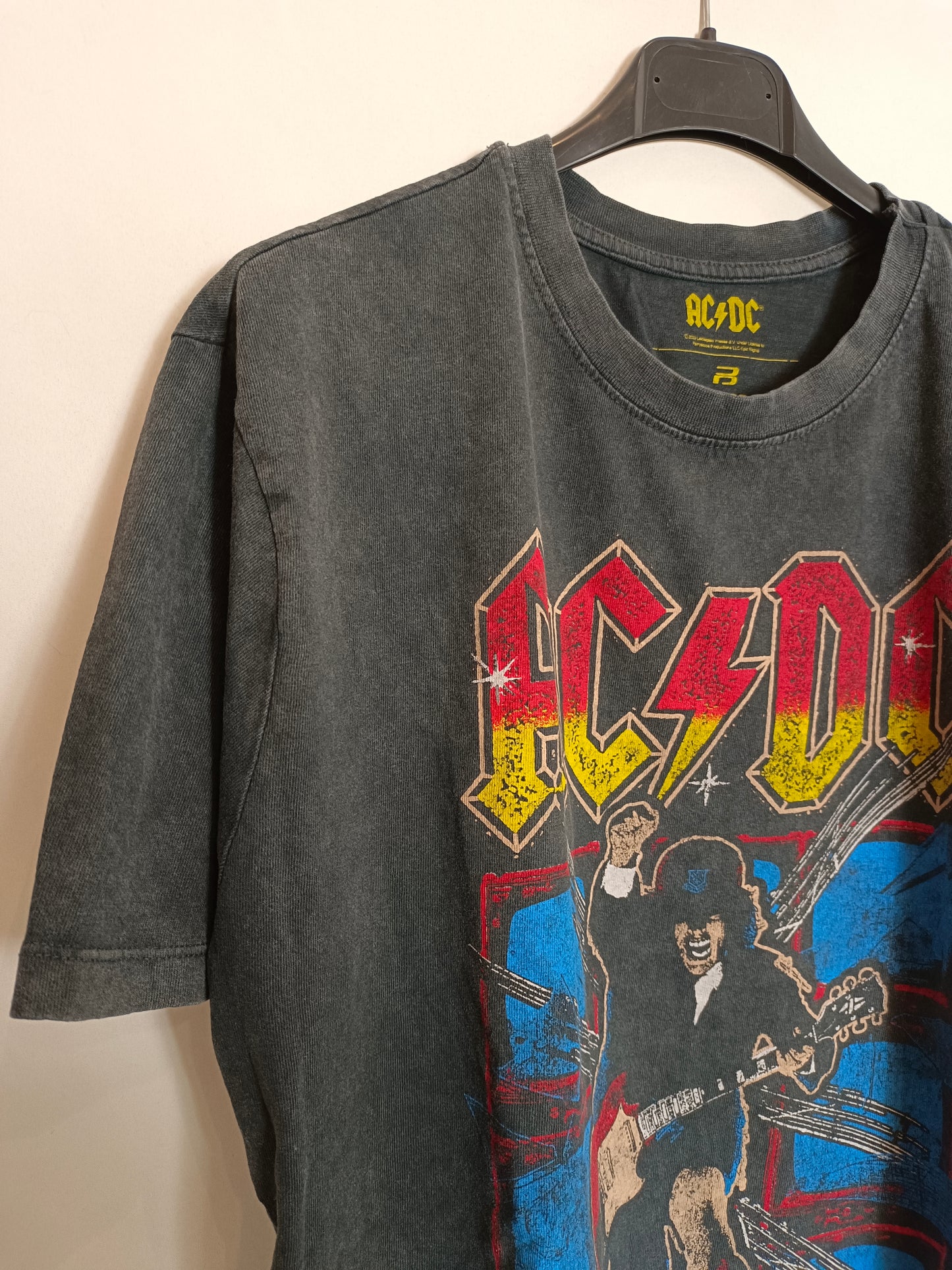 PULL&BEAR. Camiseta gris ACDC T.m