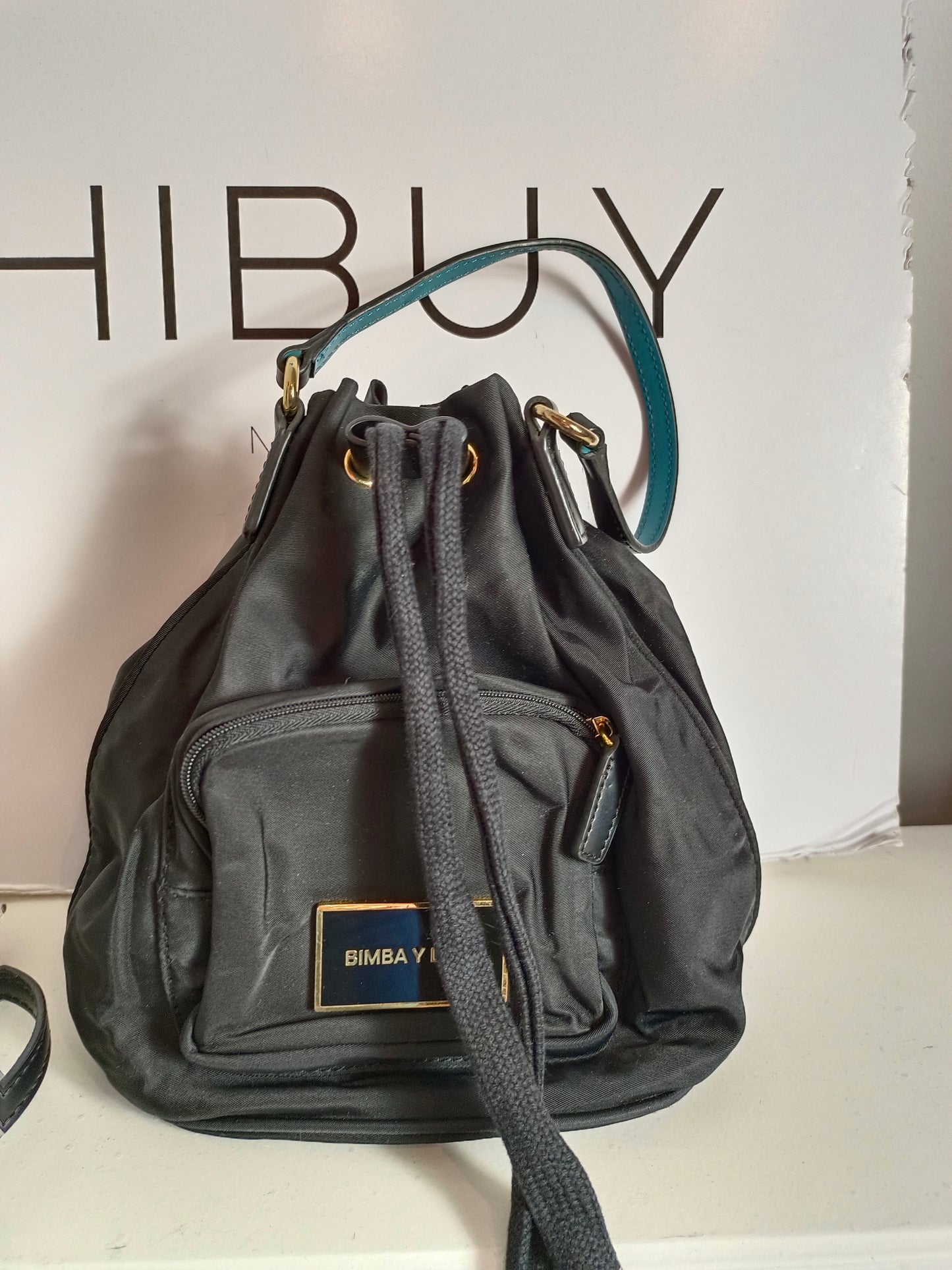 BIMBA Y LOLA. Bolso negro lona