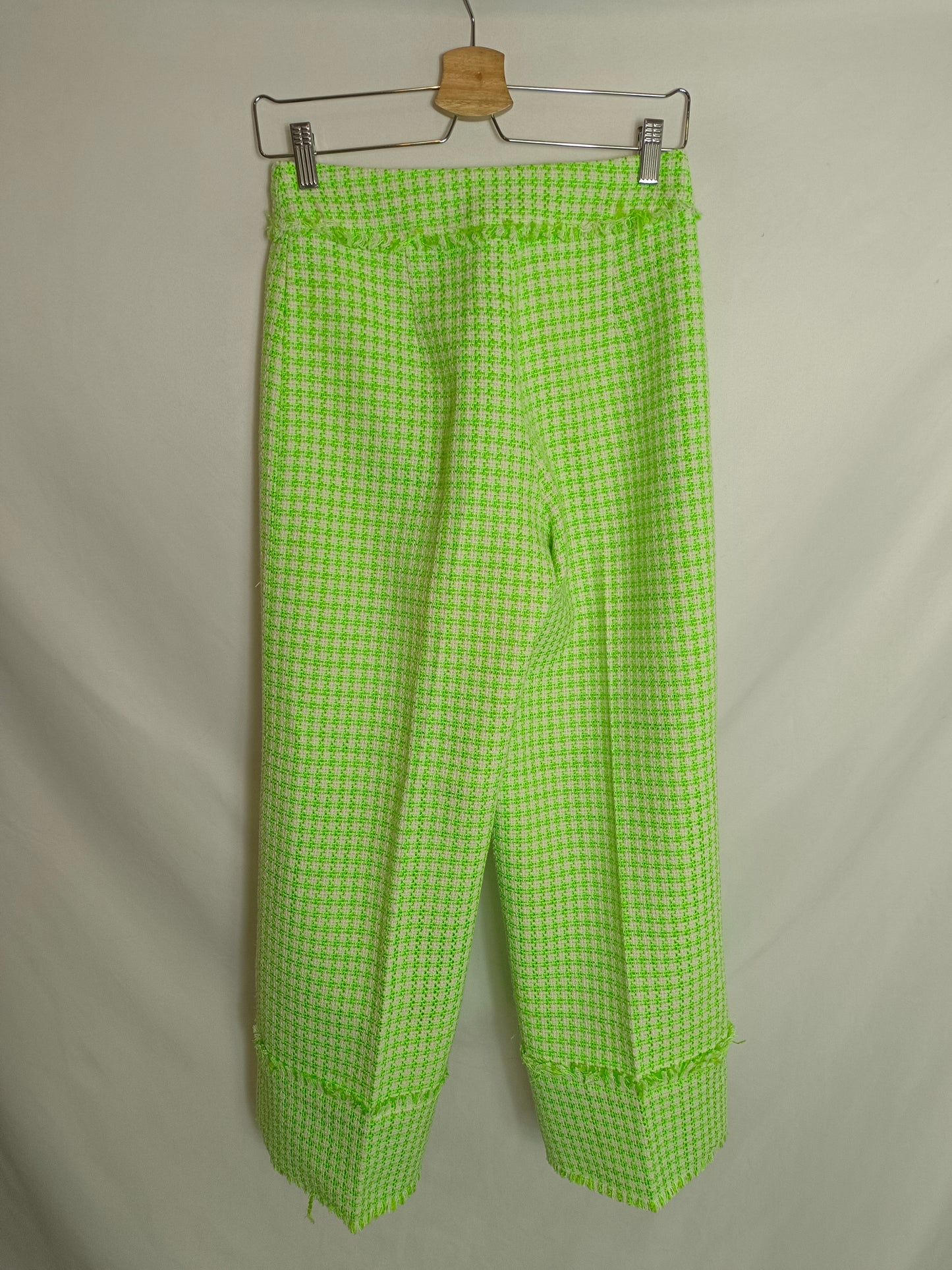 MANGO. Pantalón tweed verde y beige T.36