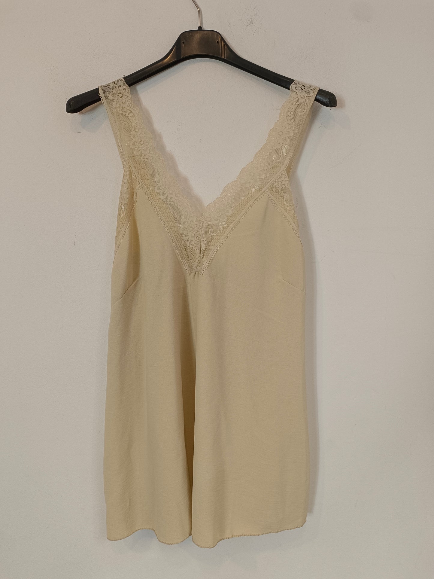 OTRAS. Top beige claro lencero. T S/M