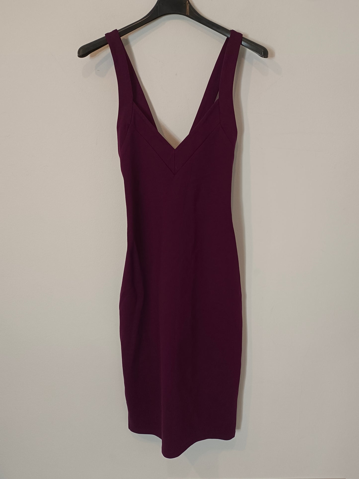 H&amp;M. Short burgundy dress size 40