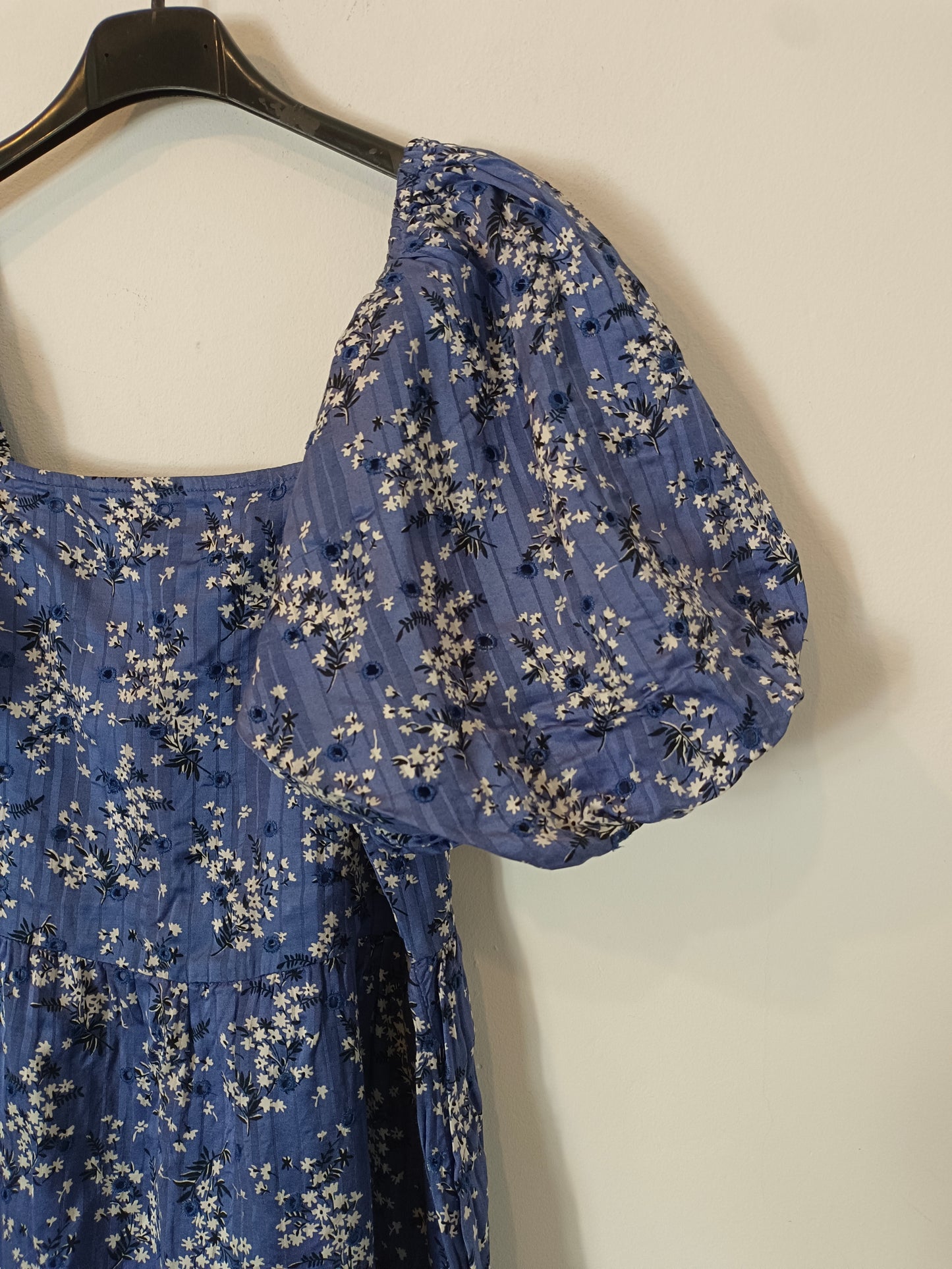 MANGO. Vestido azul flores T.m