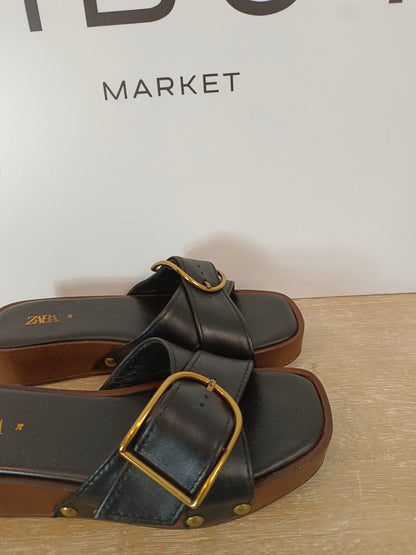 ZARA. Sandalias negras habilla T.36