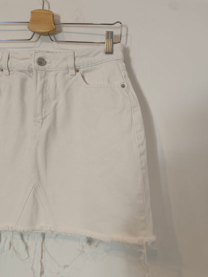 PRIMARK. Short white denim skirt, size 40