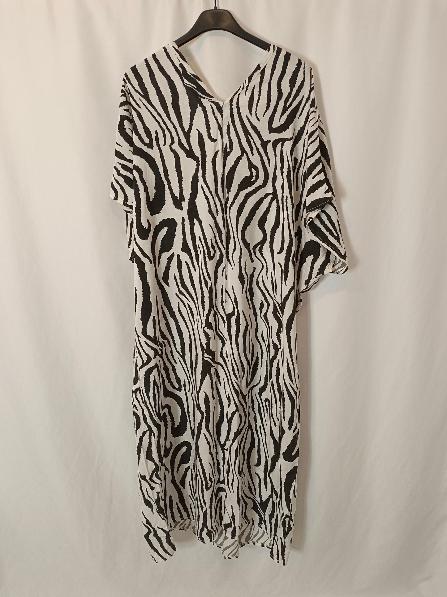 AMEÉ. White printed midi dress. Medium/Large