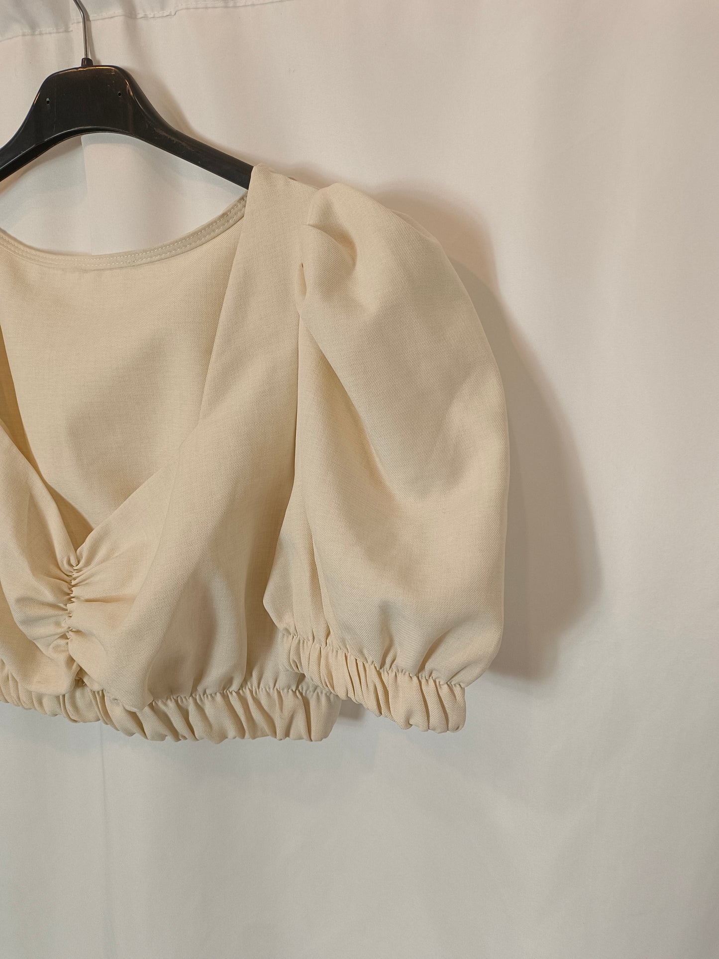 OTHERS. Beige Croptop Tu(xs)