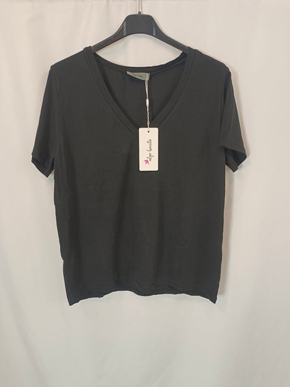 ALGO BONITO. Camiseta negra básica T.m