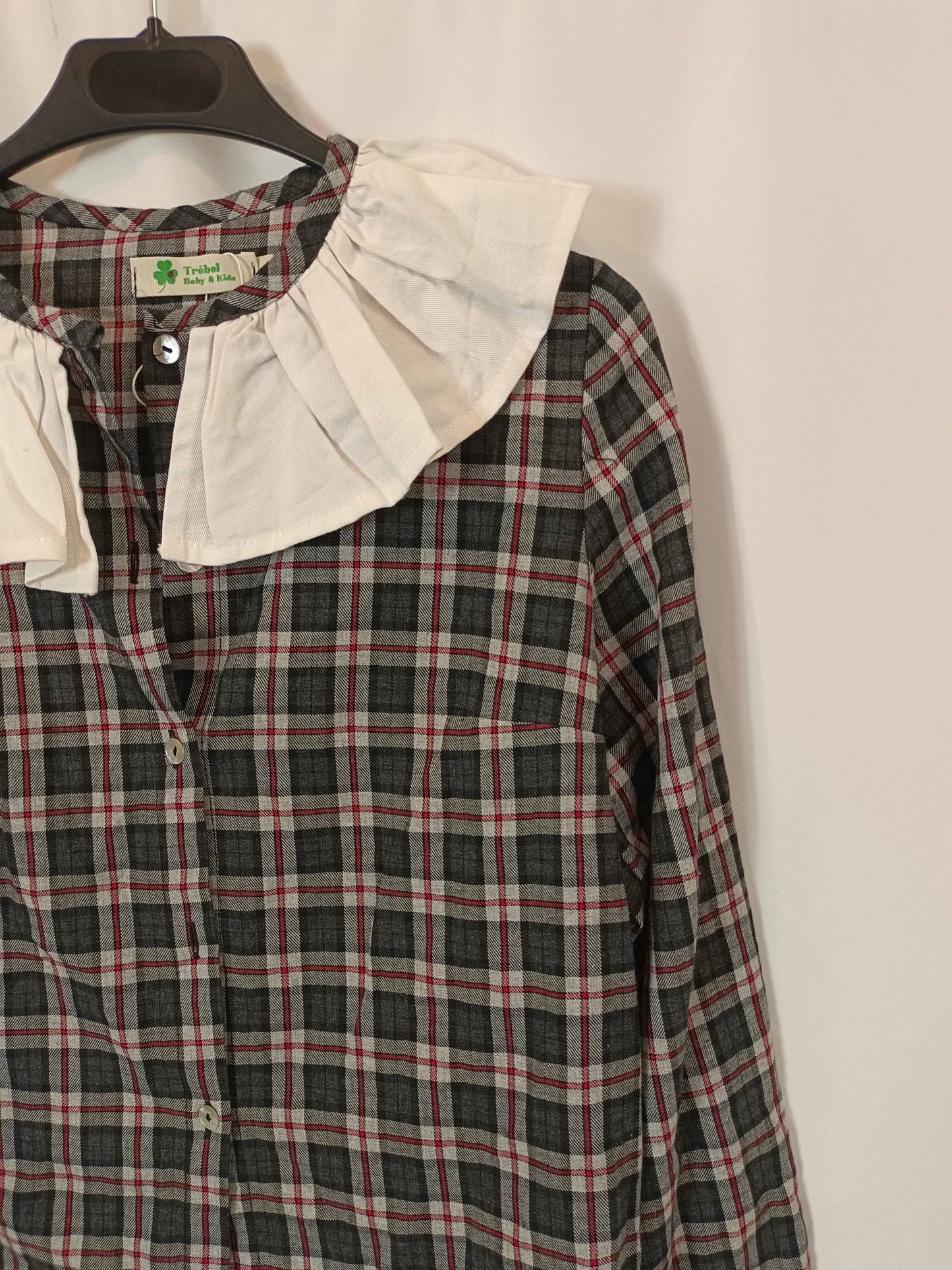CLOVER. Gray checked blouse with T-shirt collar