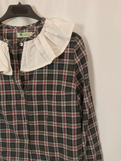 CLOVER. Gray checked blouse with T-shirt collar