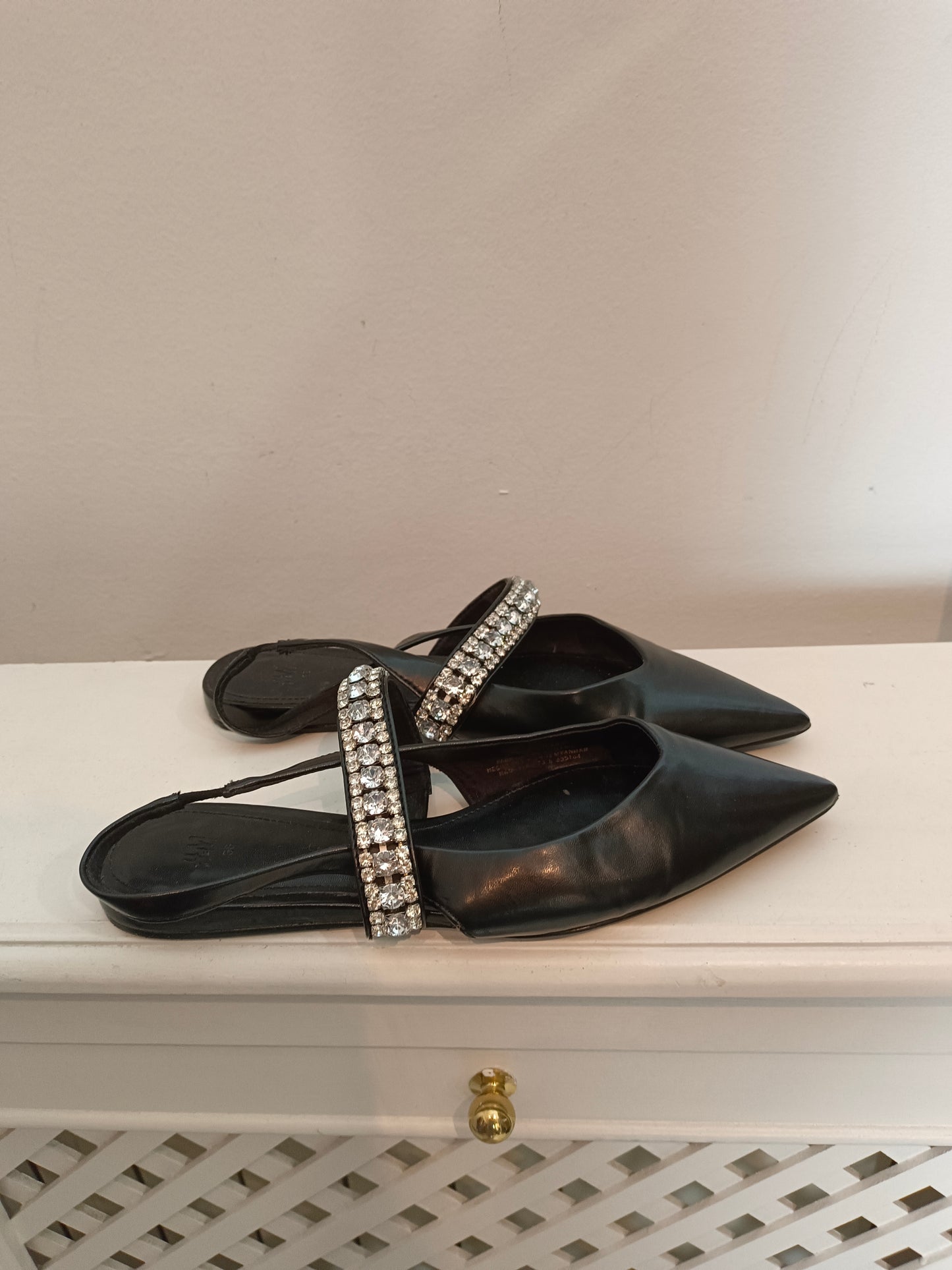 H&M. Bailarina negra pedrería T.38