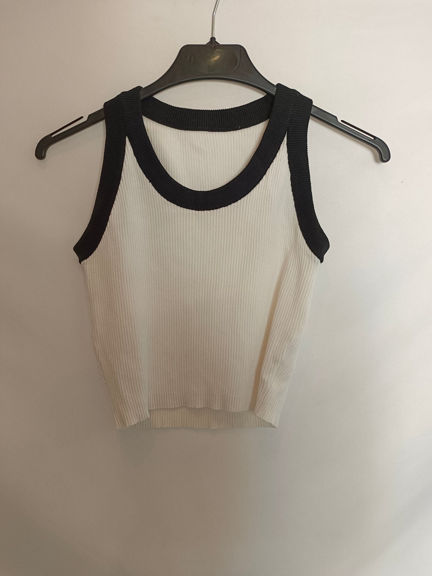 OTRAS. Top blanco canalé TU(xs)