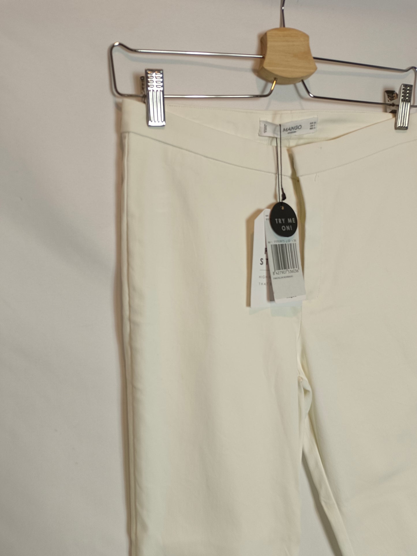 MANGO. Pantalón blanco entallado T.38