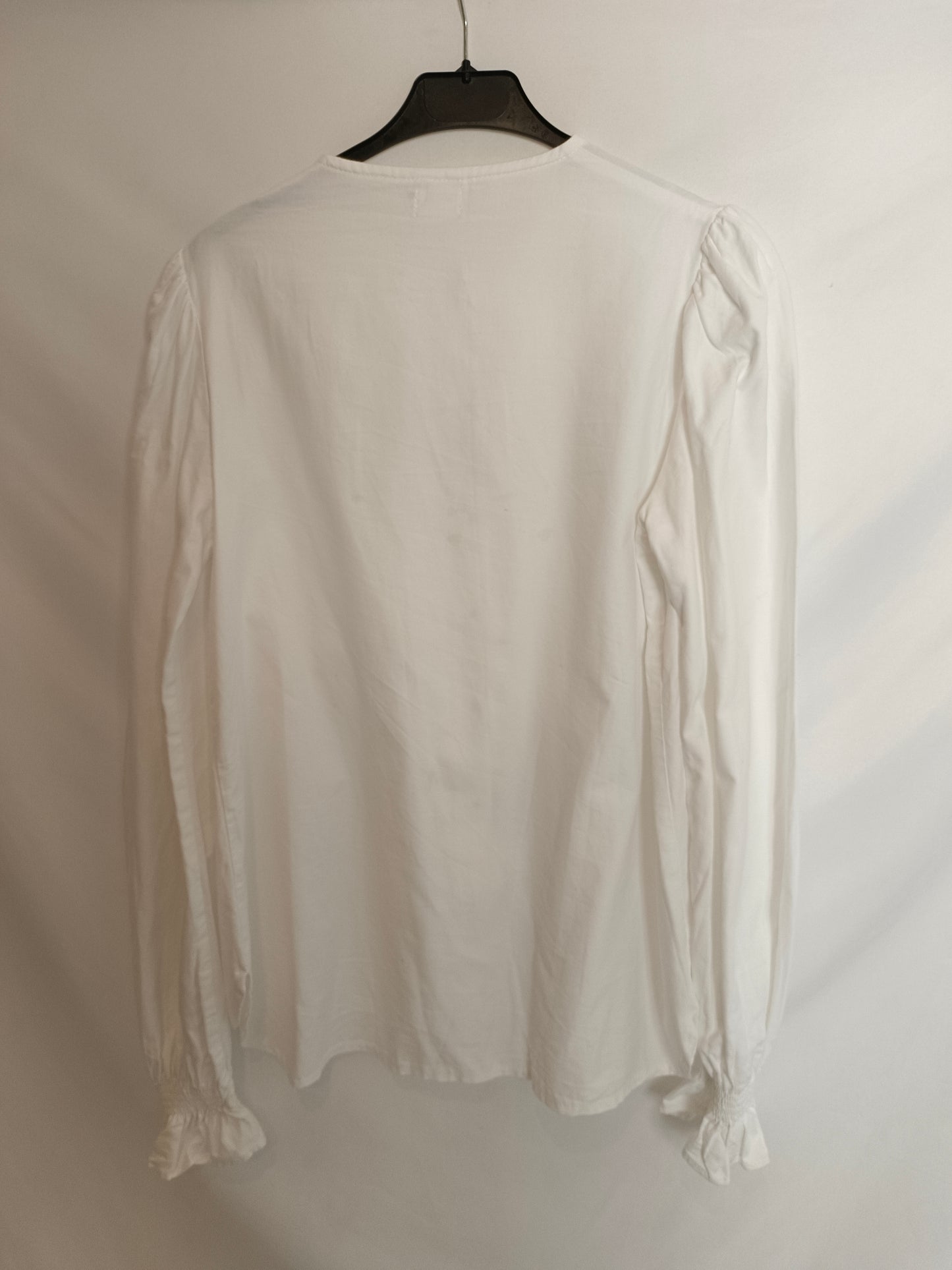 MIJI. Blusa blanca lazada T.m