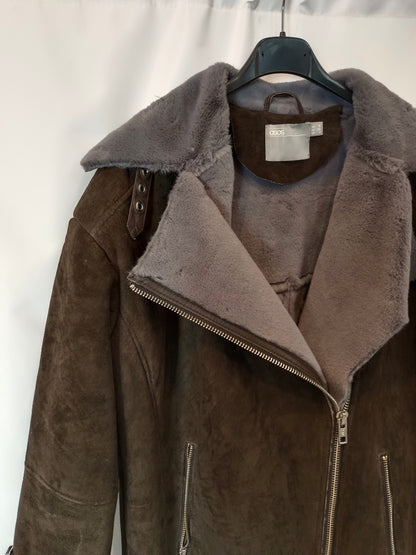 ASOS. Biker marrón piel con detalle pelo T.36