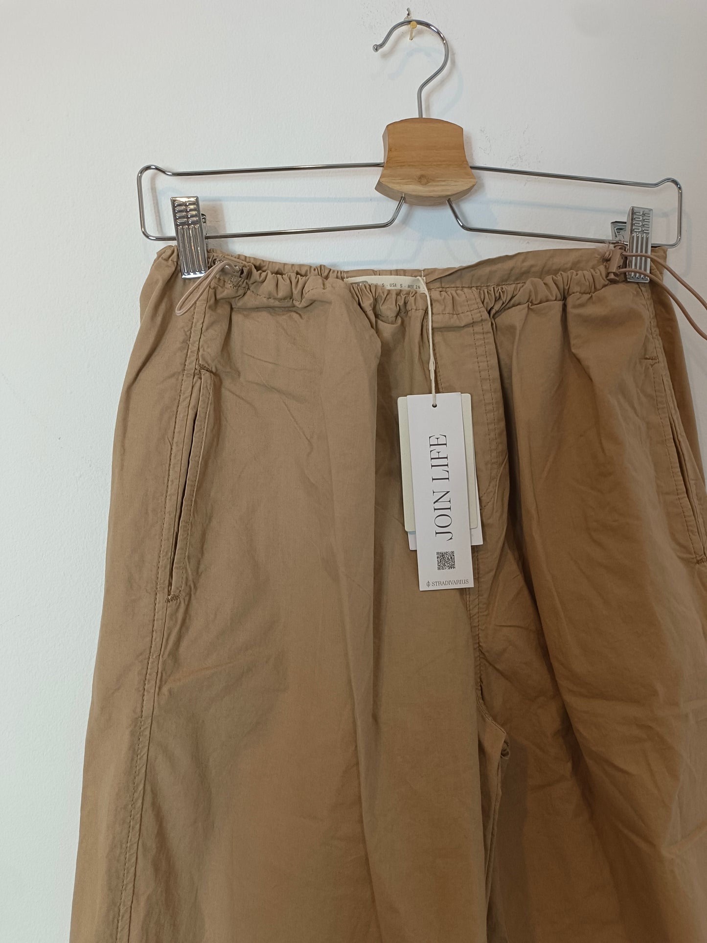 STRADAVARIUS. Camel baggy Ts trousers