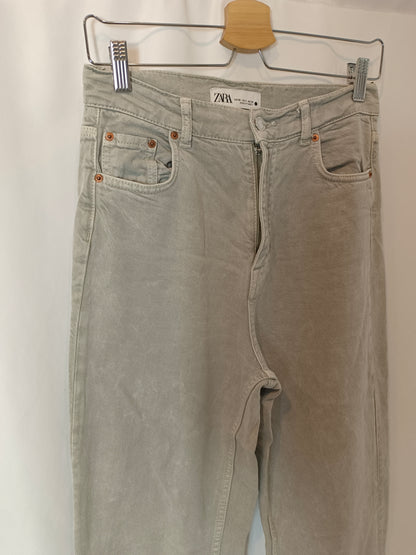 ZARA. Pantalón denim verde ancho T.36