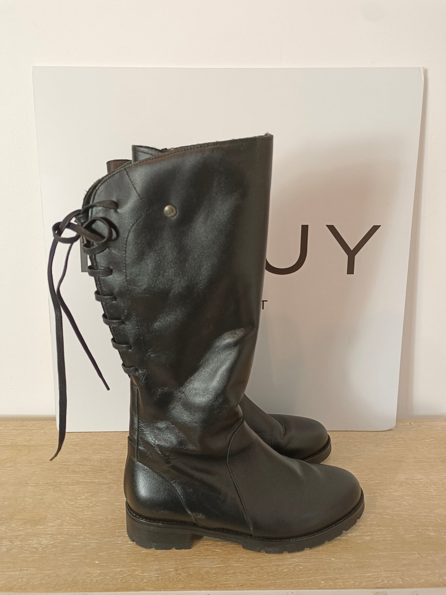 FRESIA. Botas negras cordones T.38