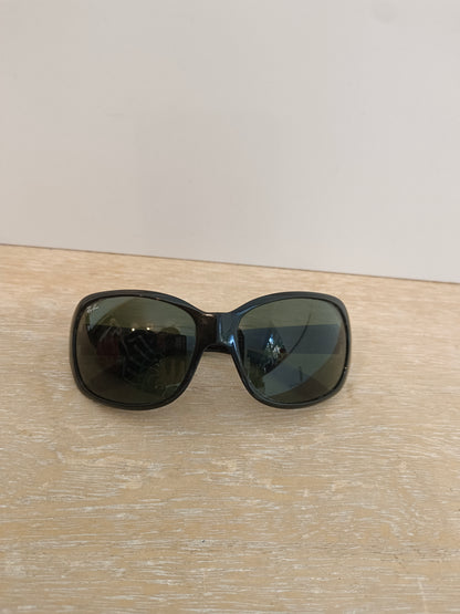 RAYBAN. Gafas de sol montura negra