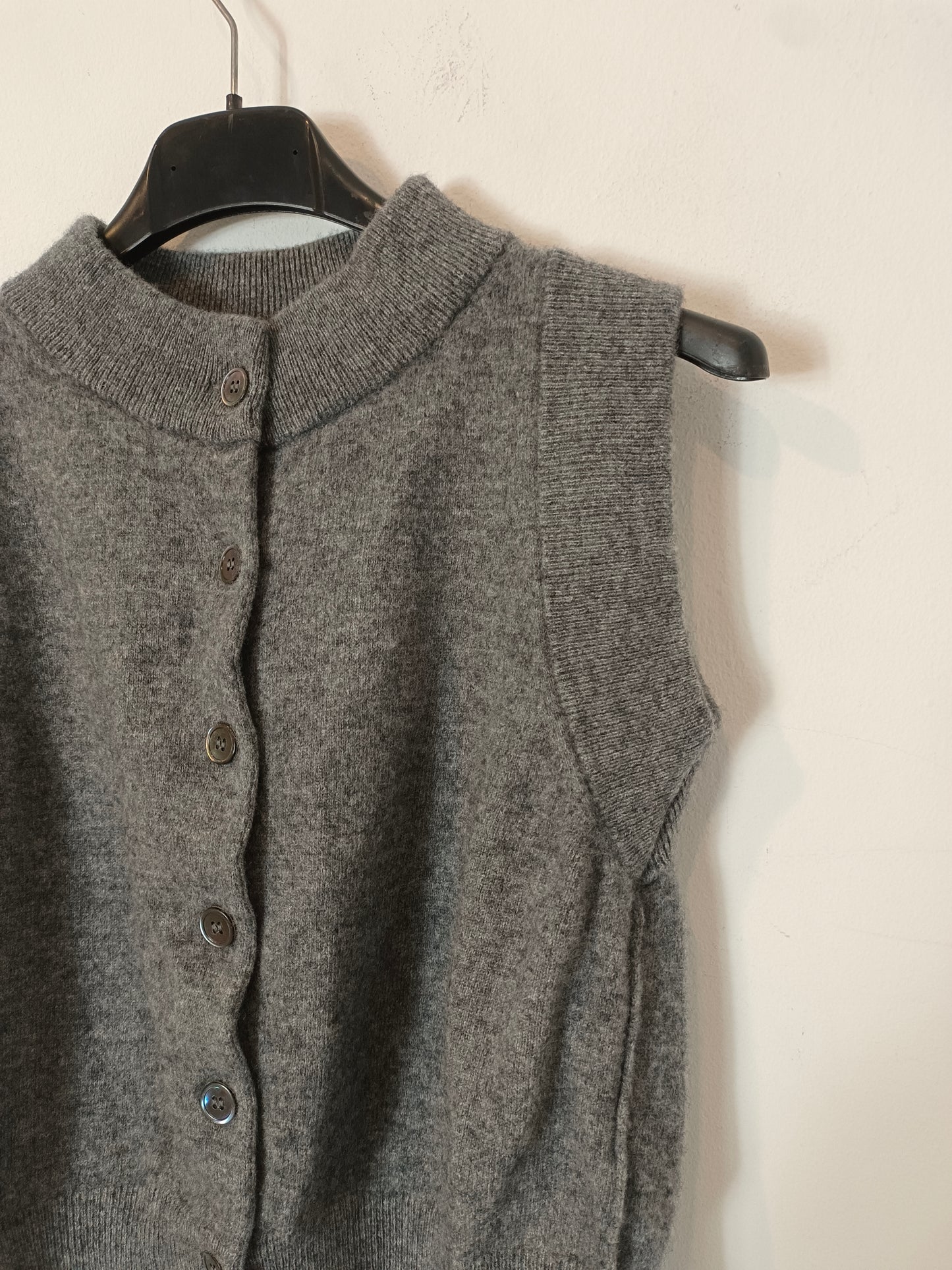 MASSIMO DUTTI. Chaleco/top gris cashmere T.xs