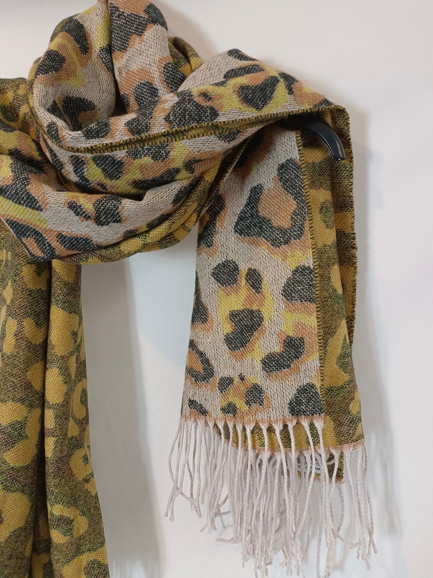 OTRA. Bufanda animal print