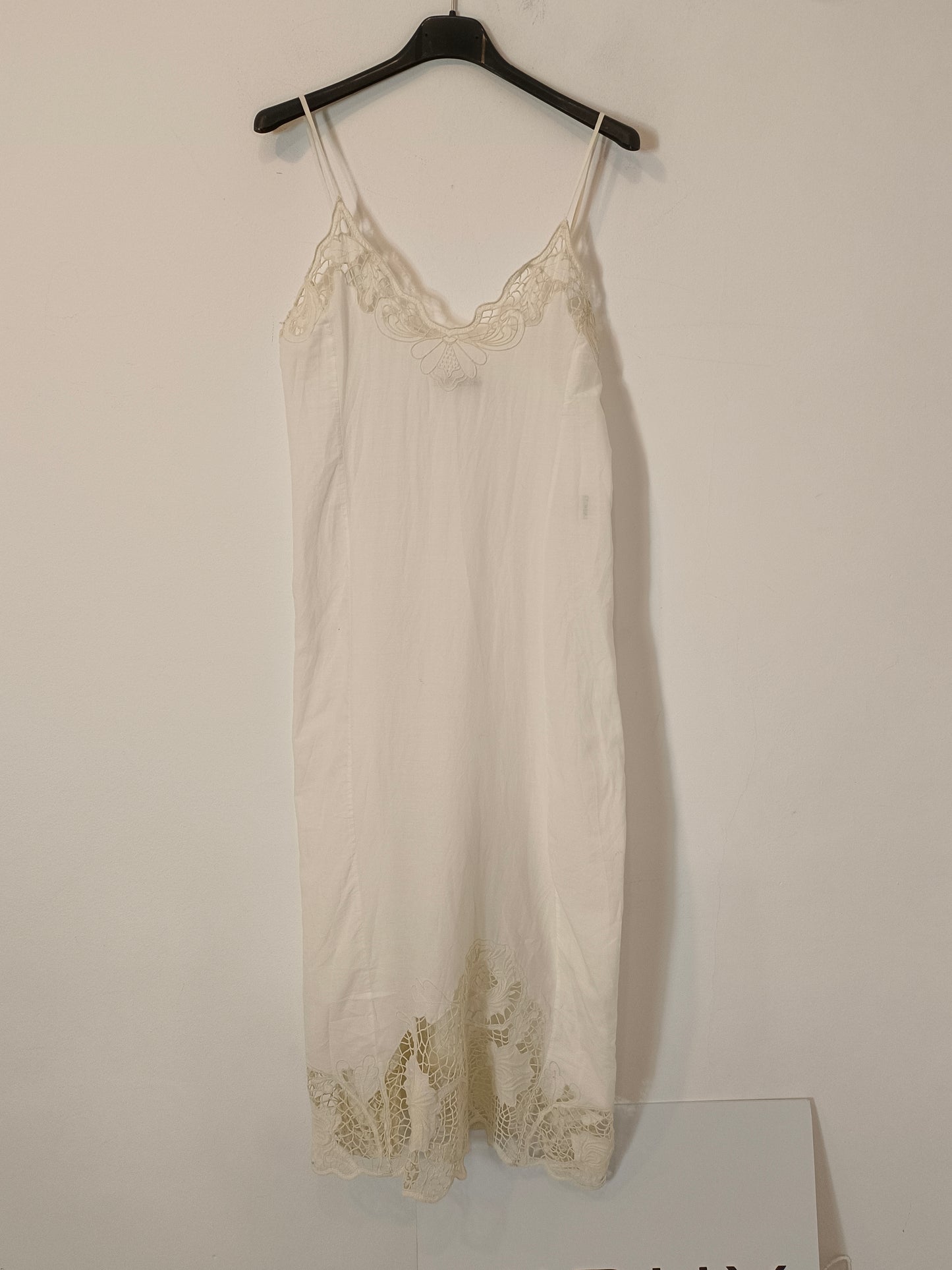 ZARA. Lace slip dress Ts Hibuy market ZARA. Lace slip dress Ts Hibuy market