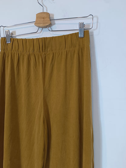 MANGO. Pantalón fluido mostaza T.s