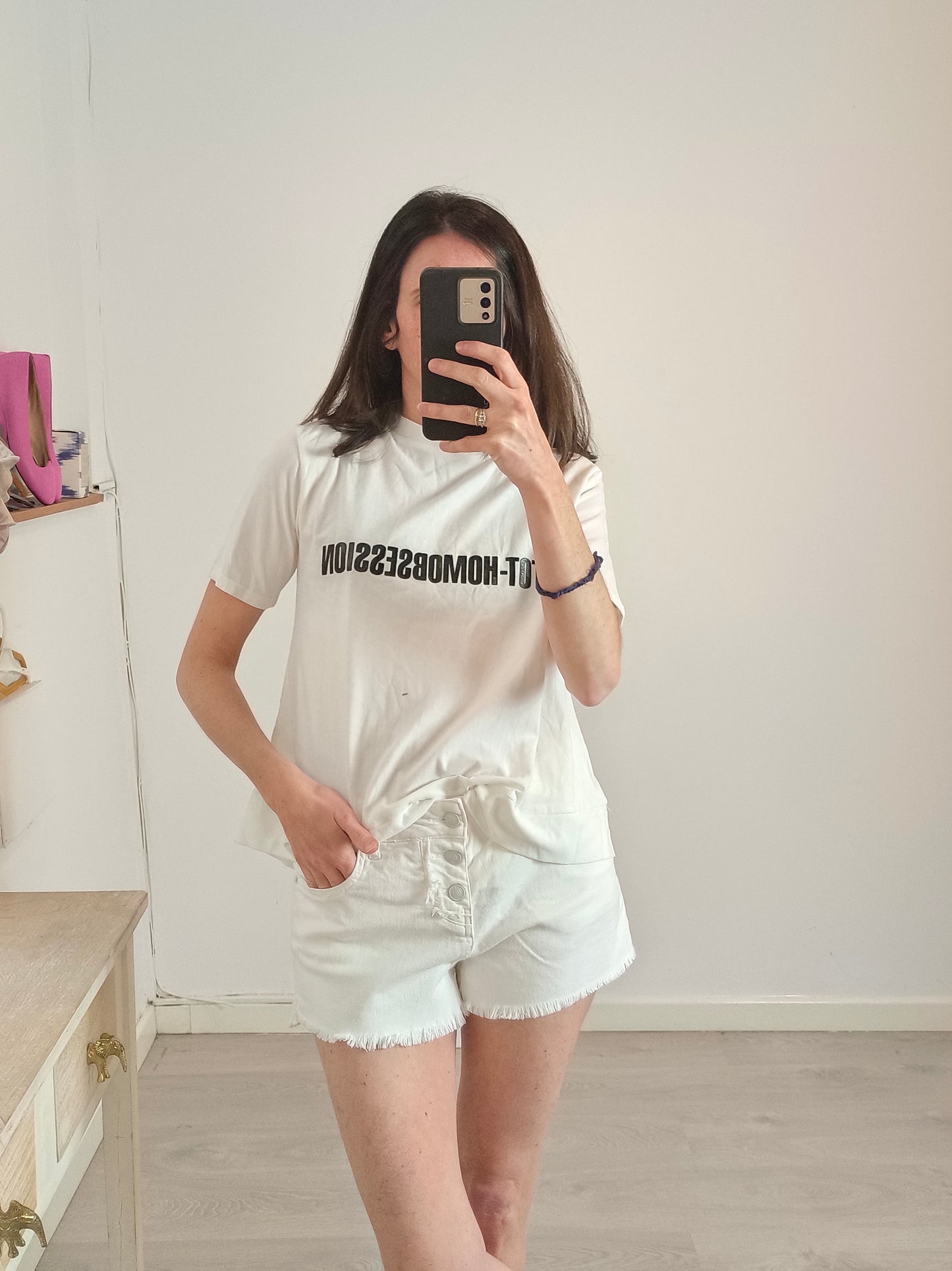 FIVE. White buttoned denim shorts. T 27 (38)